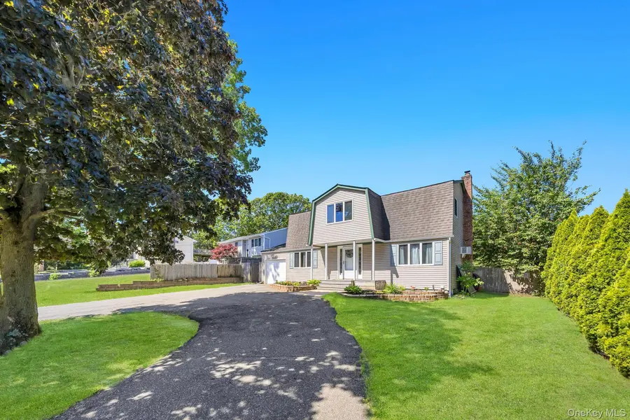 358 Holbrook RD, Ronkonkoma, NY 11779