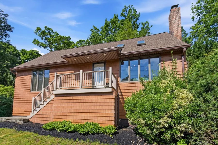 29 Vineyard RD, Huntington, NY 11743
