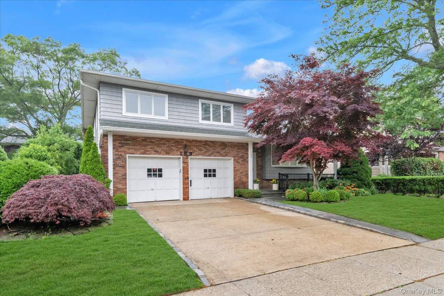 189 Regent DR, Lido Beach, NY 11561