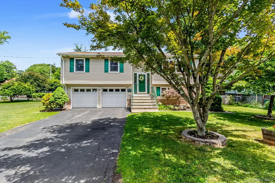 3 Van Wardt PL, Tappan, NY 10983
