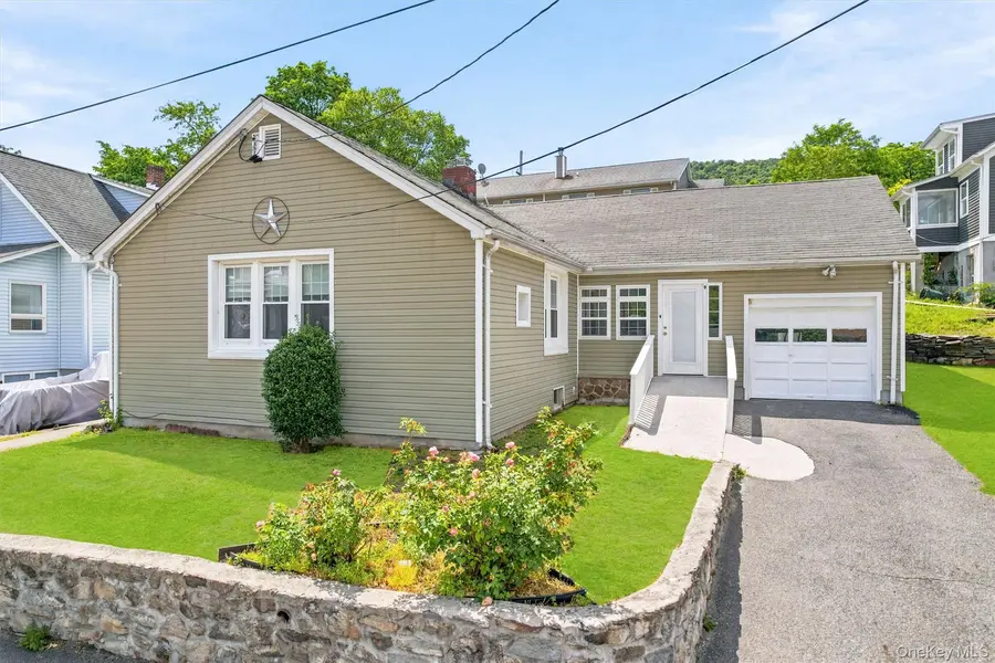 9 Hickory ST, Highland Falls, NY 10928