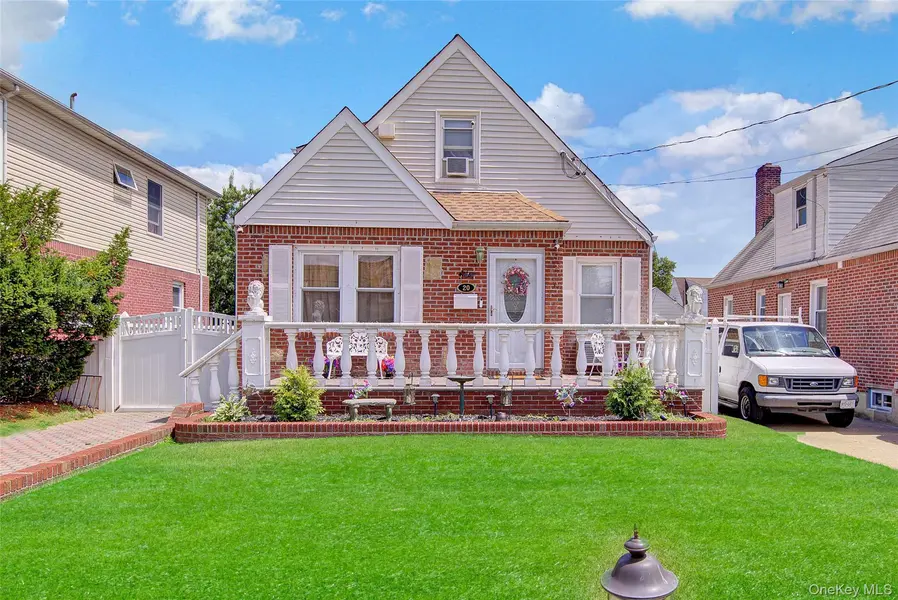 20 Law ST, North Valley Stream, NY 11580