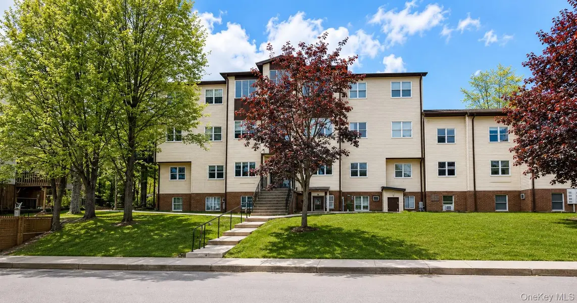 7 Stropkov CT #104, Monroe, NY 10950