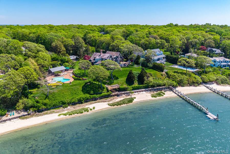 1350 W Cove RD, Cutchogue, NY 11935