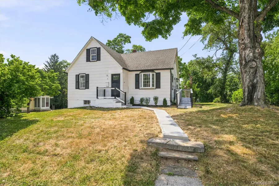 3 Pond RD, Walden, NY 12586