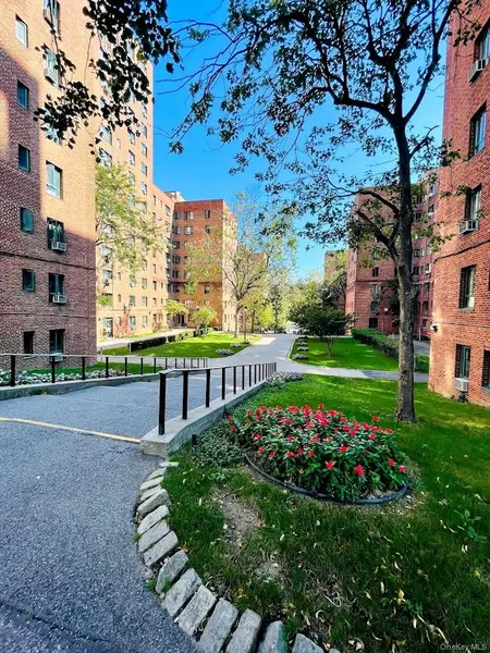 1686 Metropolitan AVE #4H, Bronx, NY 10462