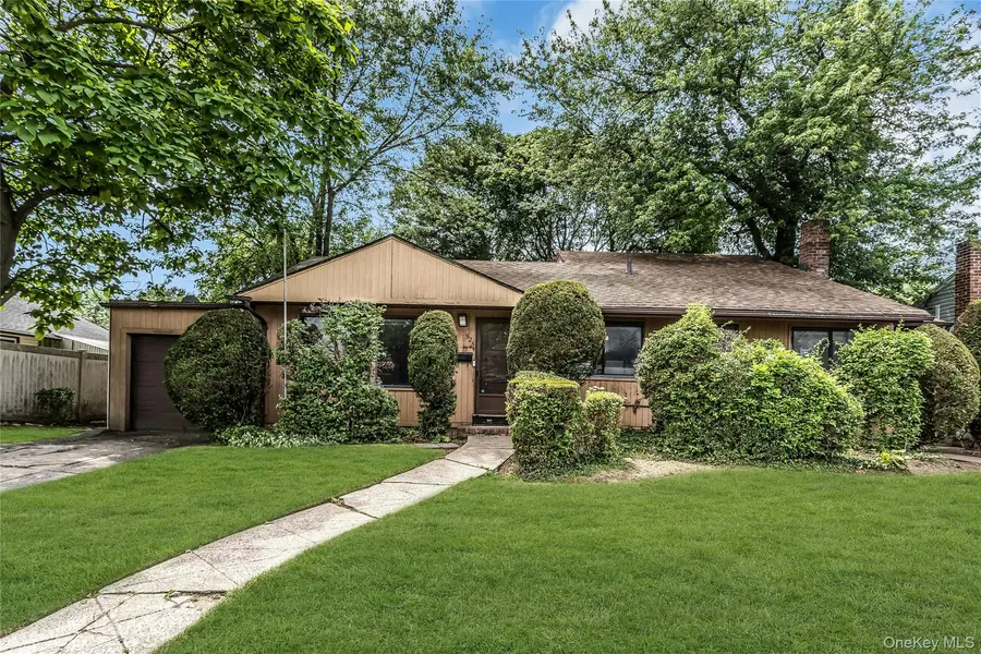 828 N Fletcher AVE, Valley Stream, NY 11580