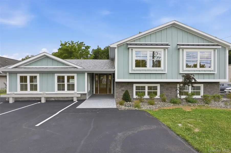 313 Fullerton AVE #6 Upper Level, Newburgh, NY 12550