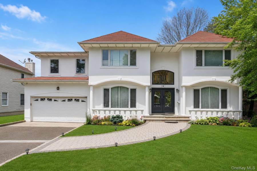 93 Oxford BLVD, Great Neck, NY 11023