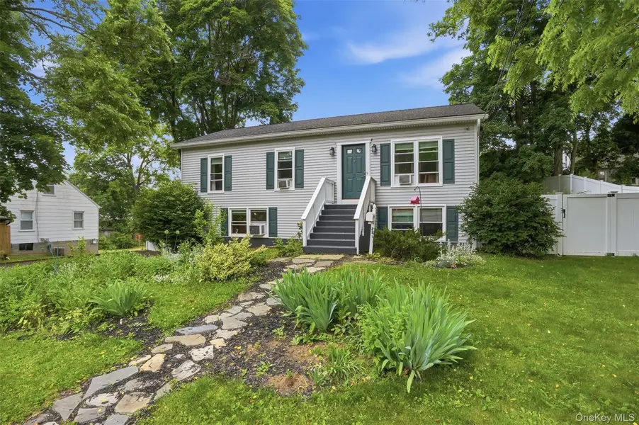 21 Overlook AVE, Beacon, NY 12508