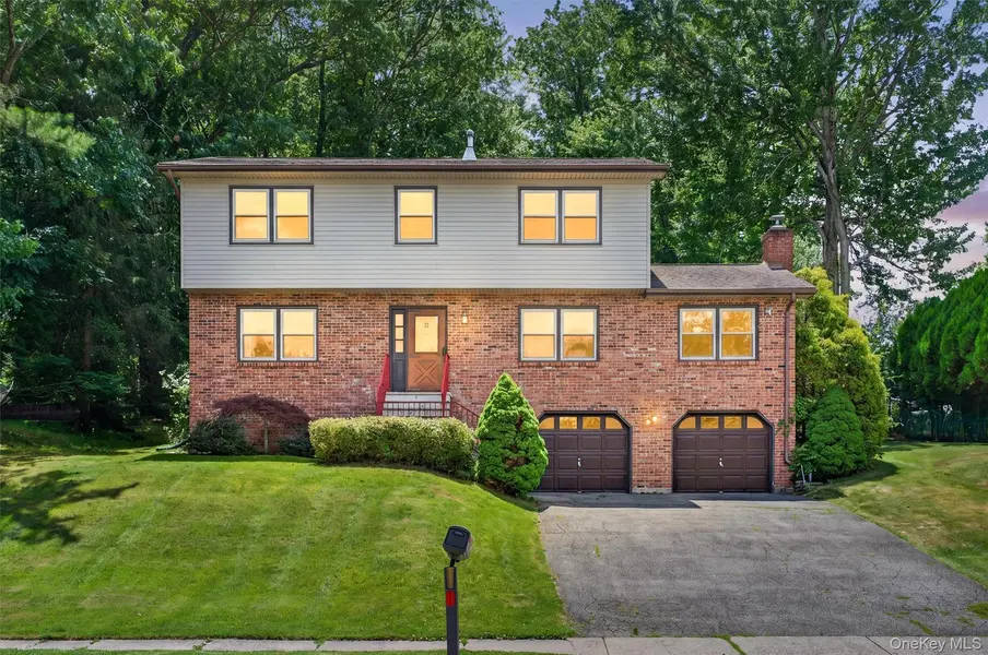 33 Winchester DR, Monroe, NY 10950