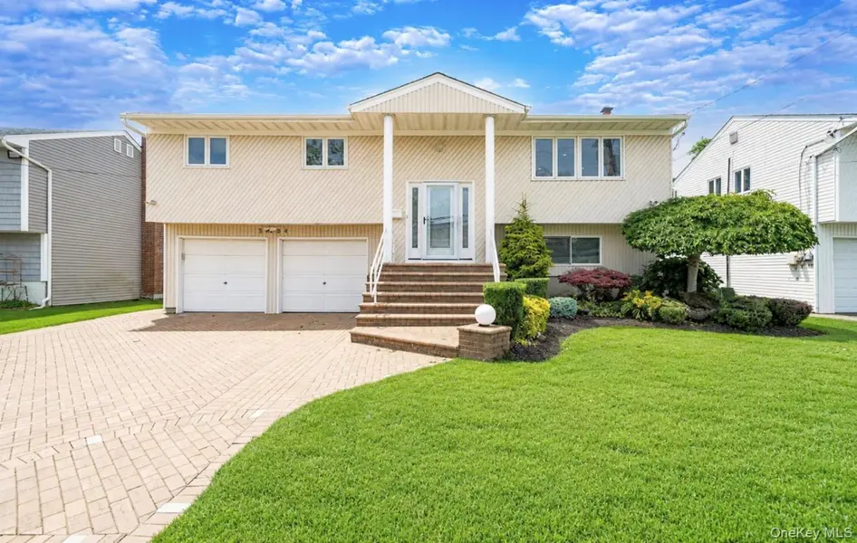 3824 Illona LN, Oceanside, NY 11572