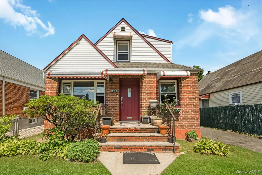 12135 Milburn ST, Springfield Gardens, NY 11413