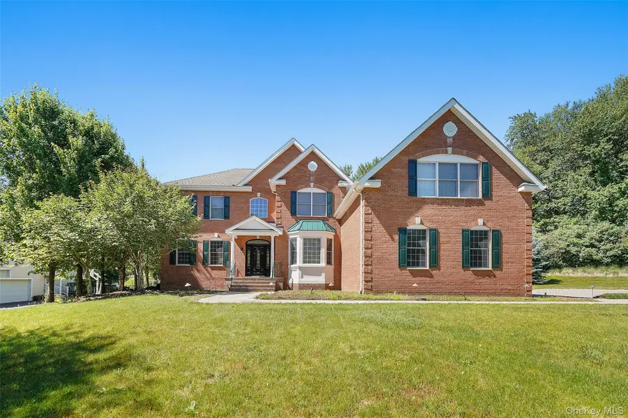 83 Saint Andrews LN, Hopewell Junction, NY 12533