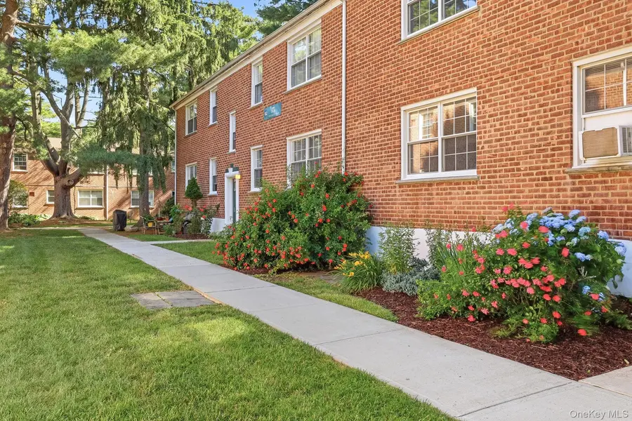 182 Pinewood RD #25, Hartsdale, NY 10530