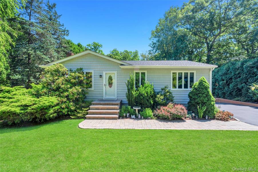 33 East ST, Middle Island, NY 11953
