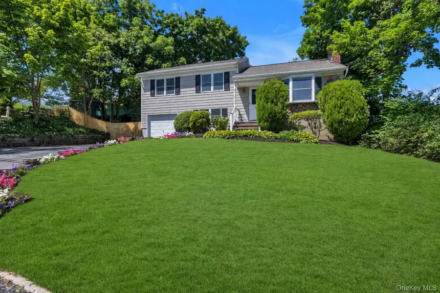 16 Meath AVE, Huntington, NY 11743