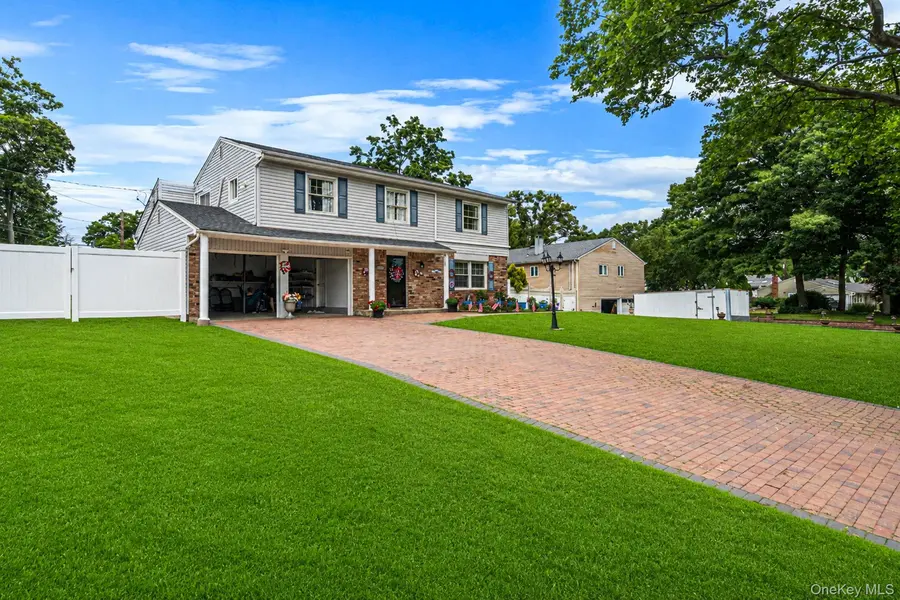 23 Essex DR, Coram, NY 11727