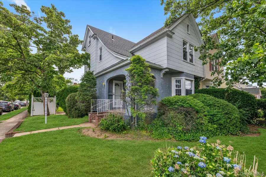 343 Nassau BLVD, New Hyde Park, NY 11040