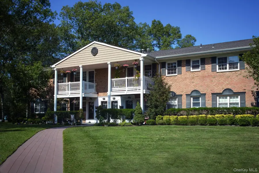 111 College RD #14-H, Selden, NY 11784