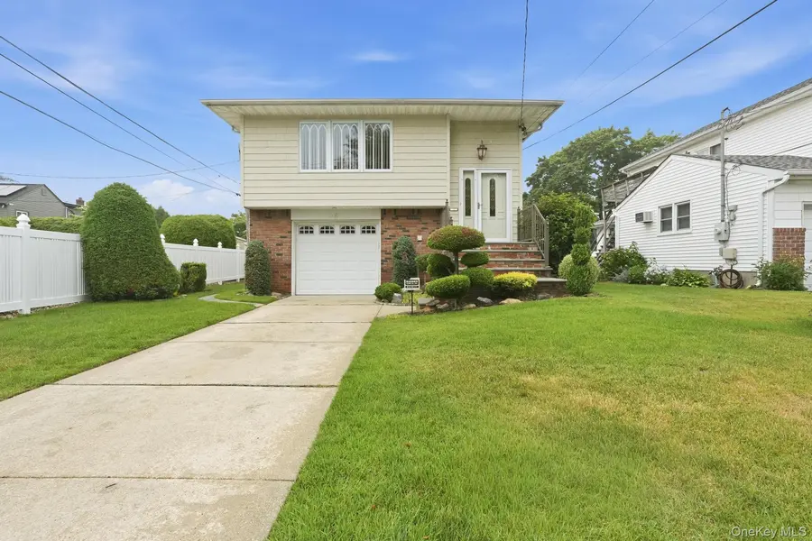 6 N Park DR, Massapequa, NY 11758