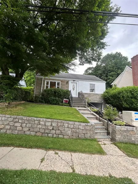 207 Morsemere AVE, Yonkers, NY 10703
