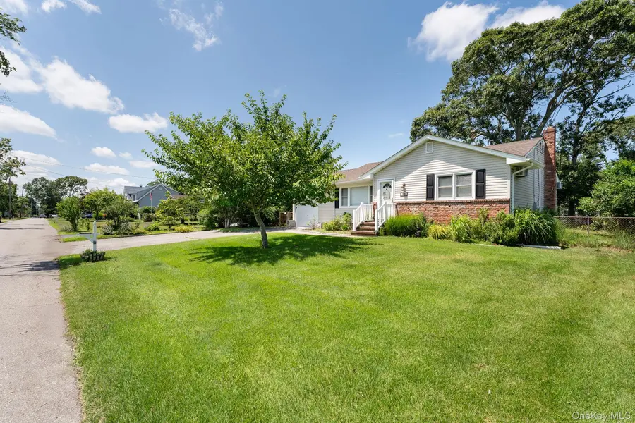 23 Staller BLVD, Hampton Bays, NY 11946