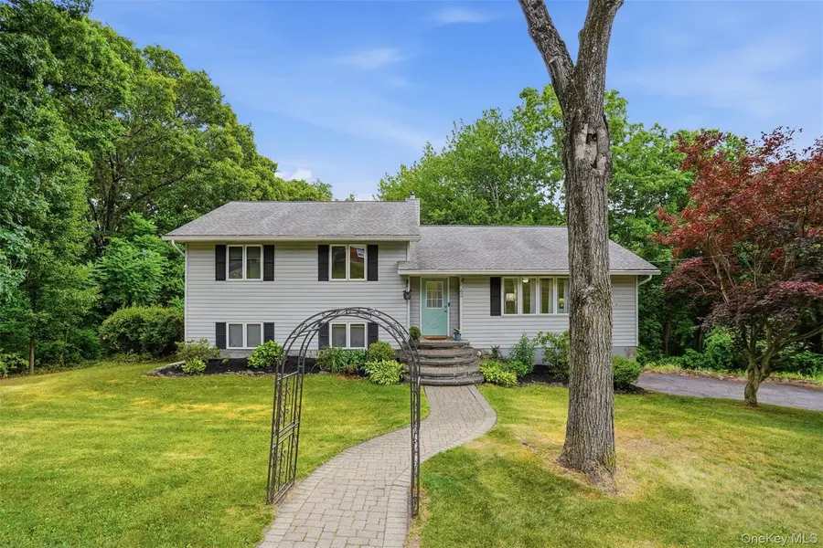 9 Roxanne BLVD, Highland, NY 12528