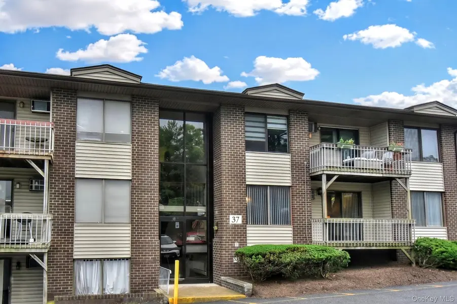 376 Country Club LN, Pomona, NY 10970