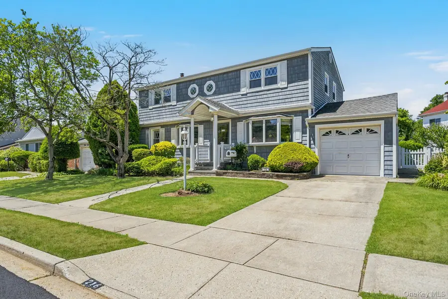 216 Gardner AVE, Jericho, NY 11753