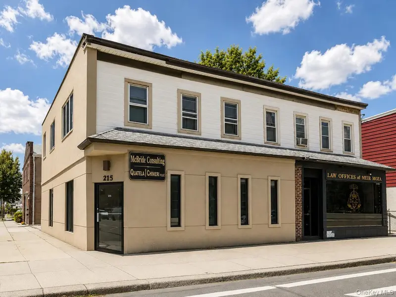215 Willis AVE #1st Fl, Mineola, NY 11501