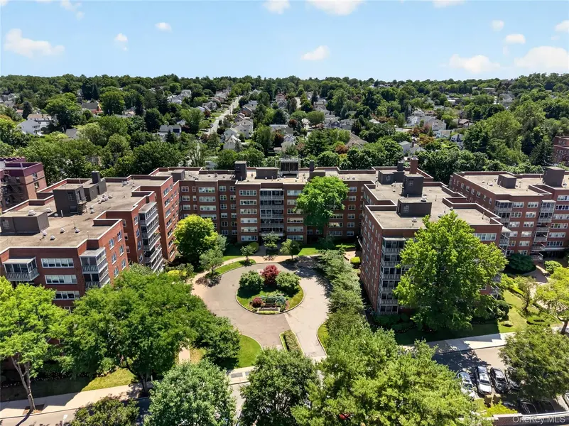 240 Garth RD #4H2, Scarsdale, NY 10583