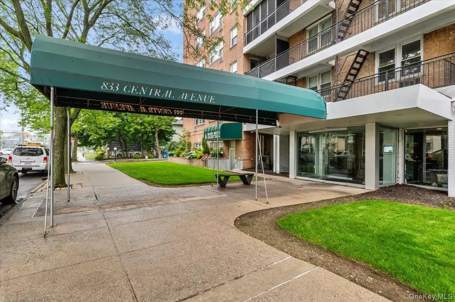 833 Central AVE #5B, Far Rockaway, NY 11691