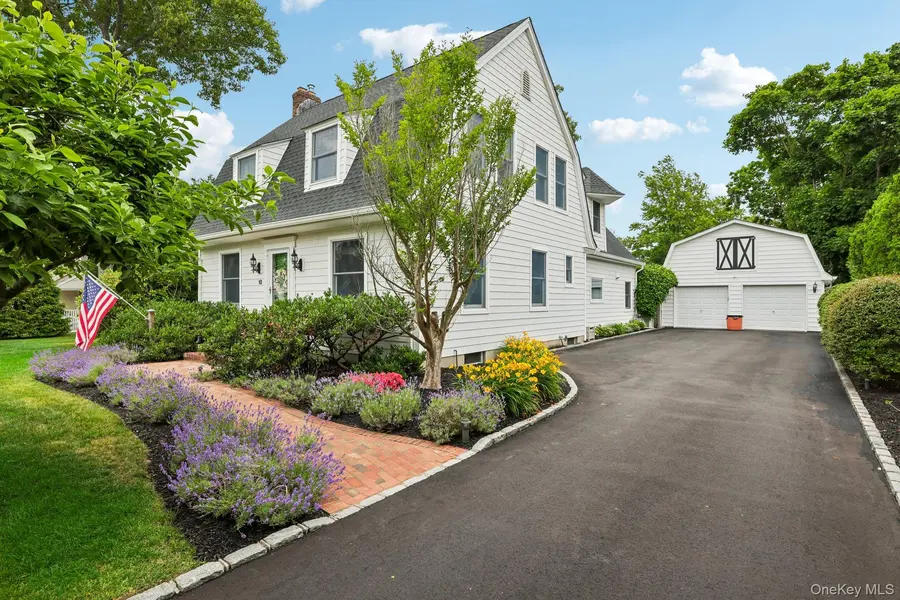 10 Boyd AVE, Bay Shore, NY 11706