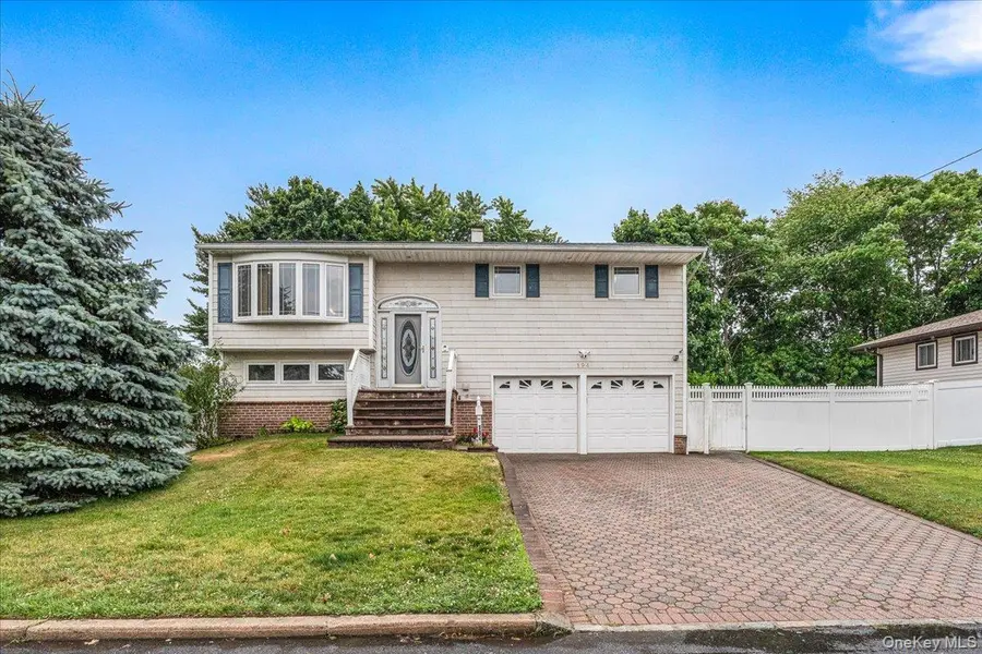 194 Missouri AVE, Bay Shore, NY 11706