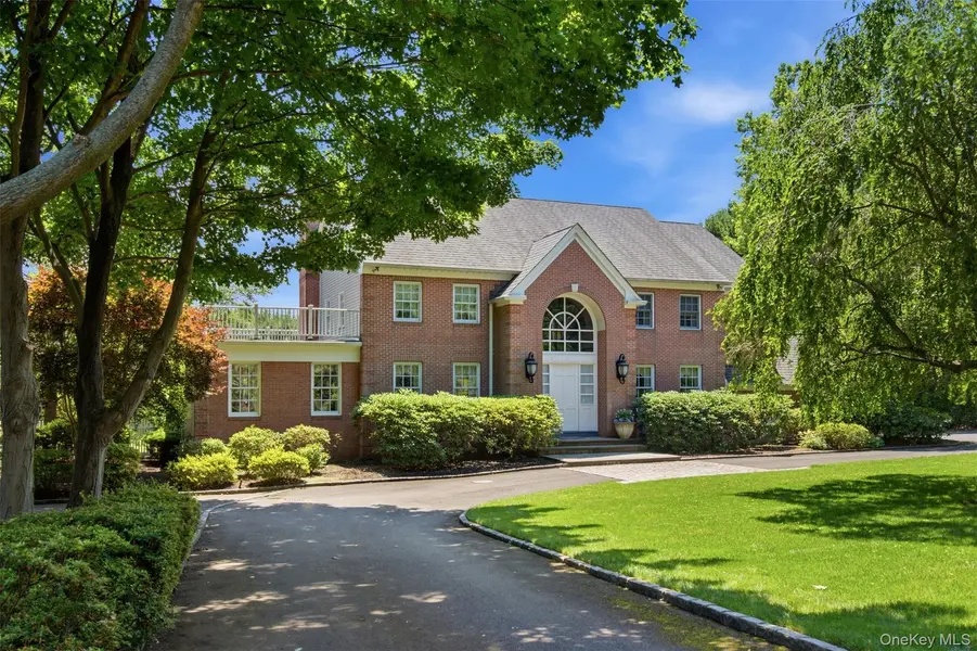 61 Linden LN, Upper Brookville, NY 11545