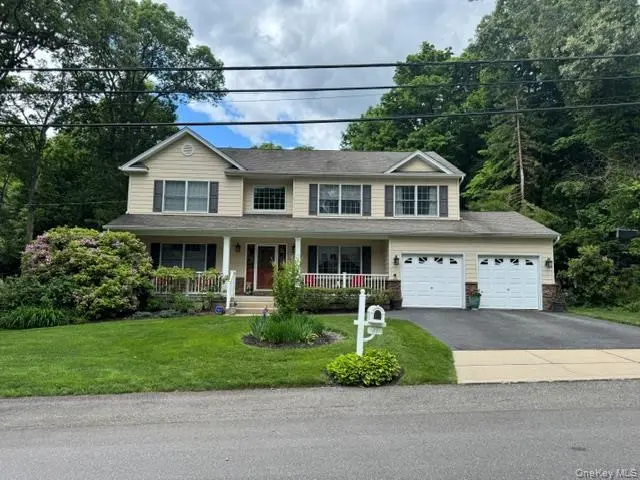 41 Shady LN, Huntington, NY 11743
