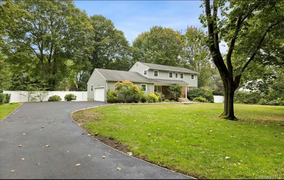 240 PLAINVIEW RD, Woodbury, NY 11797