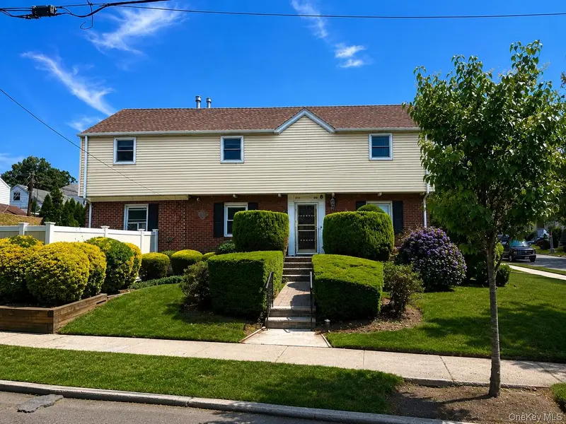 21104 Richland AVE, Oakland Gardens, NY 11364
