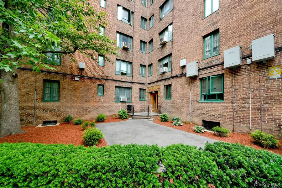 14 Metropolitan OVAL #8G, Bronx, NY 10462