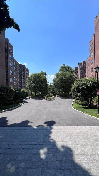 290 Collins AVE #8E, Fleetwood, NY 10552