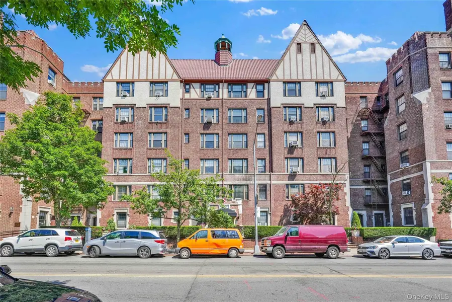 109-14 Ascan AVE #5A, Forest Hills, NY 11375