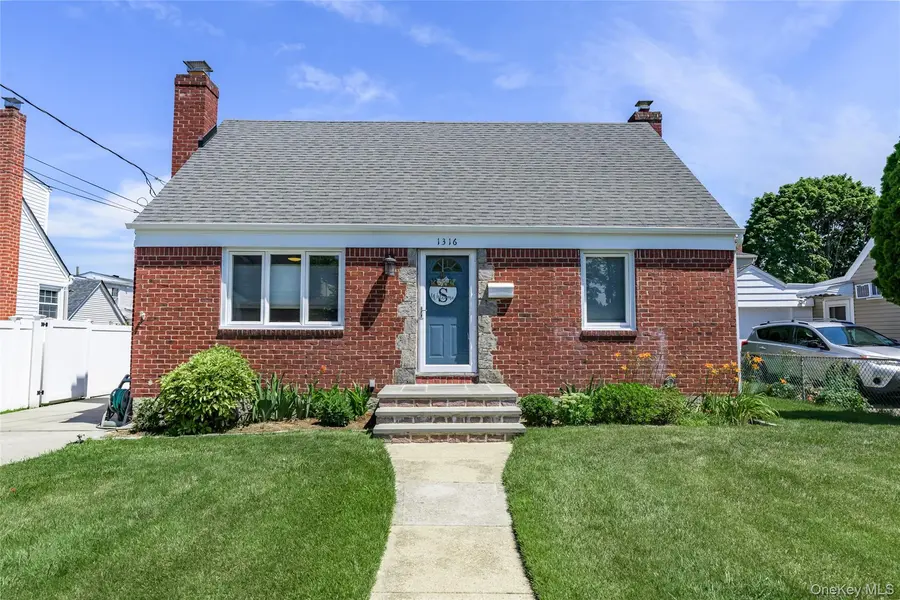 1316 Telegram AVE, Elmont, NY 11003