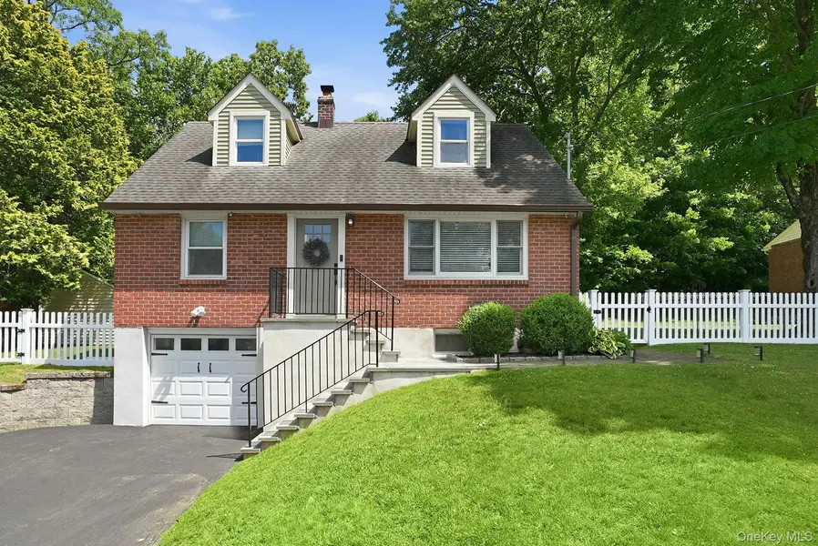 12 Logwynn LN, Cortlandt Manor, NY 10567