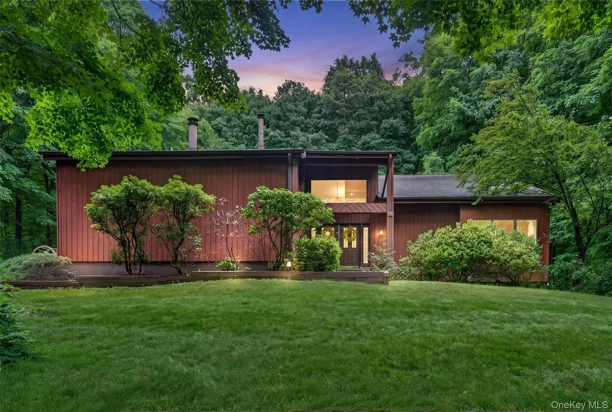 1 Tenny LN, Cornwall, NY 12518
