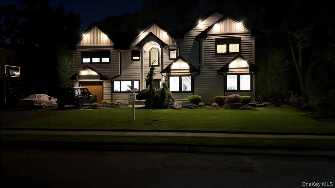 43 Marian LN, Jericho, NY 11753