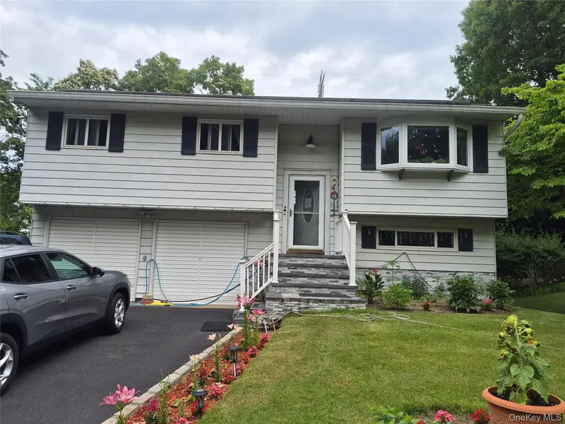 4401 Express DR, Ronkonkoma, NY 11779