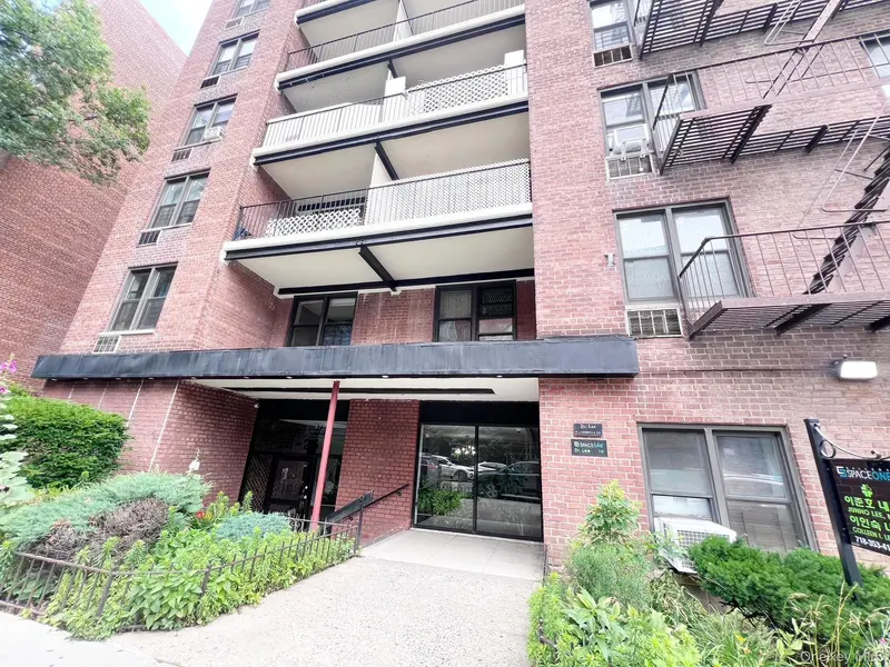 38-25 Parsons BLVD #5A, Flushing, NY 11354