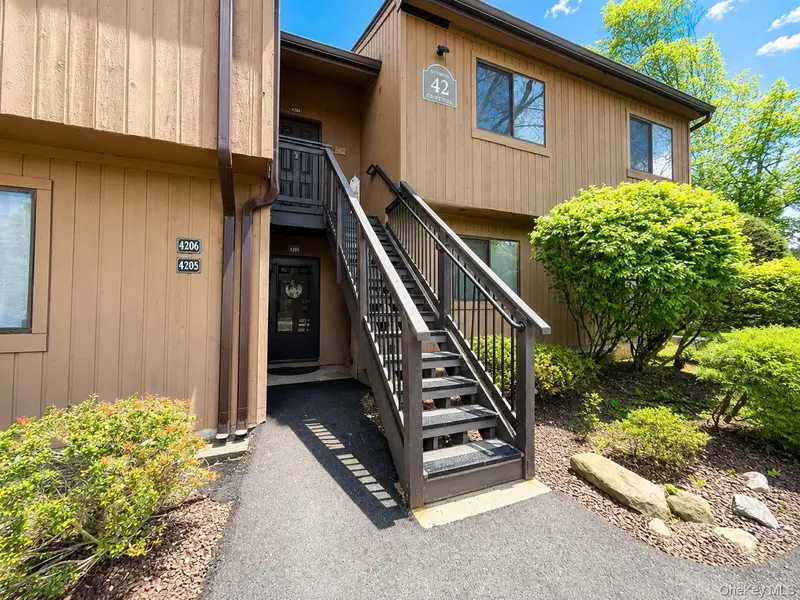 4205 Fox LN, Poughkeepsie, NY 12603