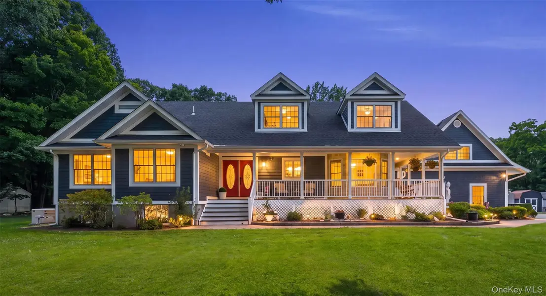 13 Gilbert LN, Putnam Valley, NY 10579